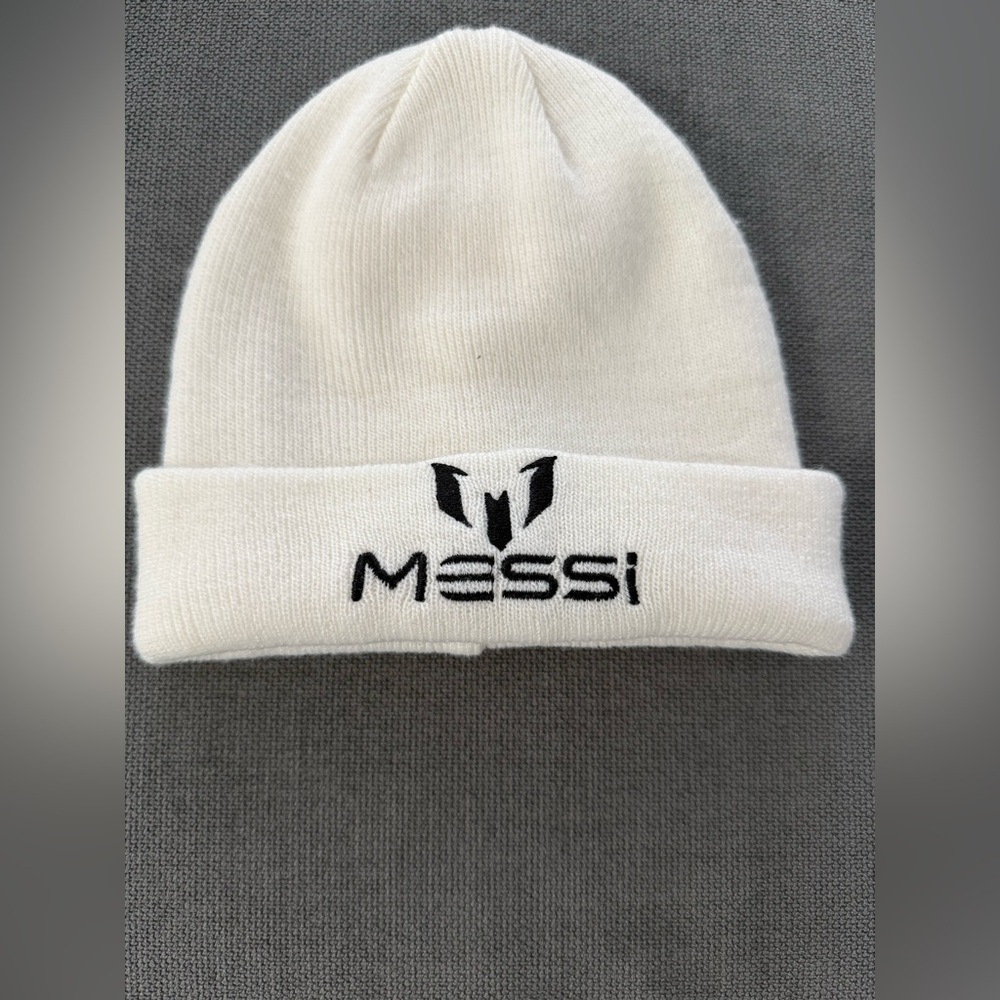 NWOT Toddler Messi beanie. SIZE s/m